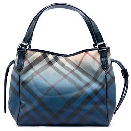 Bolso Bilmore de lona recubierta ombré con estampado de cuadros Supernova azul de Burberry