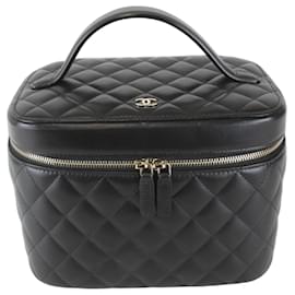 Bolso Vanity de Cordero Negro Chanel