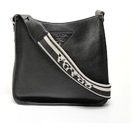 Borsa a spalla in pelle nera Prada