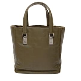 Bolsa de mão Chanel em forma de barra de chocolate em caqui