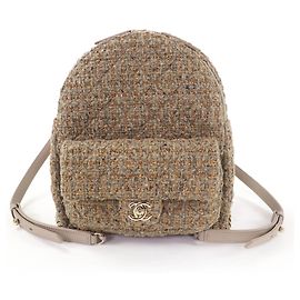 Borsa a spalla in tweed matelassé con chiusura Turnlock Coco Mark di Chanel