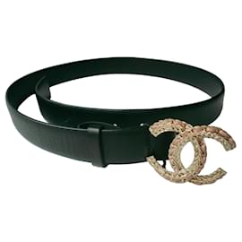 CHANEL Cintura in pelle nera con fibbia CC in metallo dorato, pelle rosa 70 Ottime condizioni - Chanel
