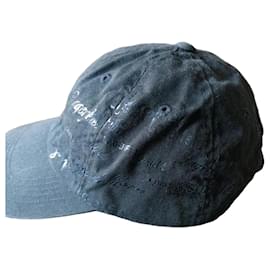 Cappellino nero Karl Lagerfeld con iscrizioni