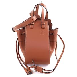 Borsa a spalla mini Hammock in pelle tan con cordino Loewe