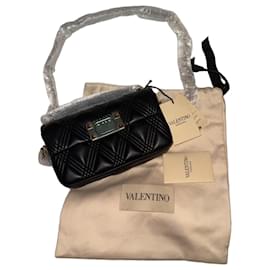 Sac à bandoulière Valentino Garavani en cuir noir matelassé