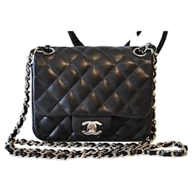 Borsa a mano Chanel in pelle d'agnello nera
