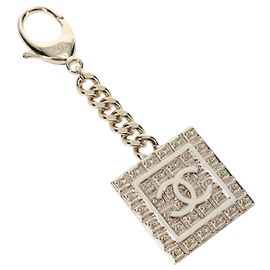 CHANEL Schlüsselhalter aus Metall Gold CC Auth 139035SAM