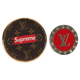 LOUIS VUITTON Spilla Pin Monogramma LVxSupreme 2 Set Rosso LV Auth 128511SAM