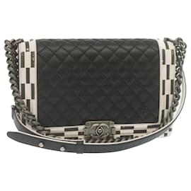 CHANEL Matelassé Boy Chanel Borsa a Spalla con Catena in Pelle di Agnello Nera CC Auth 29190SAM