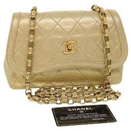 CHANEL Borsa a Spalla con Catena Matelassé e Chiusura a Girello in Pelle di Agnello Oro CC Auth 31382V