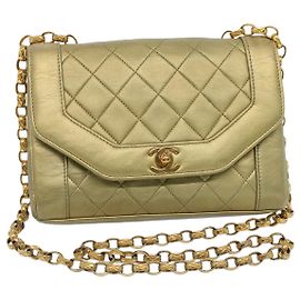 CHANEL Borsa a Spalla con Catena Matelassé e Chiusura a Girello in Pelle di Agnello Oro CC Auth 51274SAM