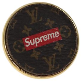 DISTINTIVO SUPREME LOUIS VUITTON metallo dorato MP2076 LV Auth bs24973SAV
