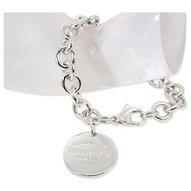 Bracciale charm in argento 925 Return to Round di Tiffany & Co.