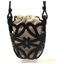 Borsa a spalla Loewe Anagram con tasca ritagliata