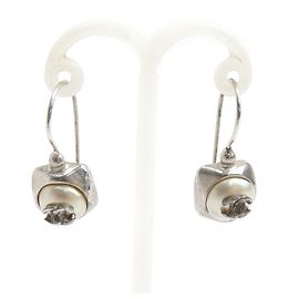 Orecchini a goccia Chanel bianco sporco e argento