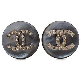 Orecchini a clip in strass di perla finta CC grigi di Chanel