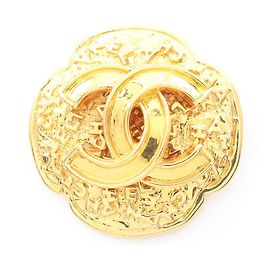Broche chapado en oro con el logo Coco de Chanel