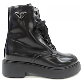 Stivali in pelle spazzolata Prada 1T647N