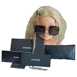 Chanel Sonnenbrille mit Perlenkette