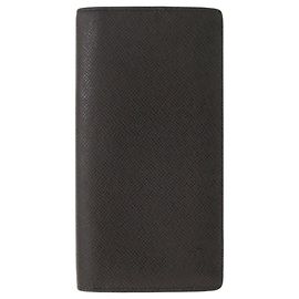 Louis Vuitton Portefeuille Brazza Taiga Black Long Wallet