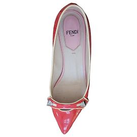 Scarpe Fendi in vernice rossa con borchie