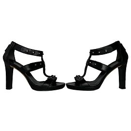 Sapatos de salto de couro com tachas Gucci vintage pretos EU36