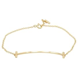 Bracciale charm T Smile Small di Tiffany & Co.