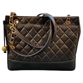 Bolsa Chanel 1991 em couro caviar preto matelassado
