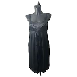 Vestido sin mangas de seda negra Chanel (colección crucero París - Venecia 2010)