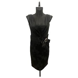 Abito senza maniche in seta damascata nera con ricami floreali di Dolce & Gabbana