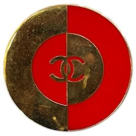 Broche ronde CC de Chanel