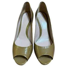 Talons en cuir verni Louis Vuitton
