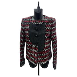 Chaqueta de tweed y encaje rojo y negro de Chanel (Métiers d'Art París/Shanghai 2009/2010 Karl Lagerfeld)