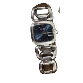 Gucci Armbanduhr aus Stahl mit blauem Zifferblatt