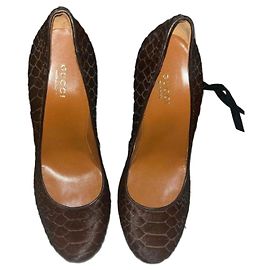 Scarpe con tacco Gucci in pelle marrone effetto pitone
