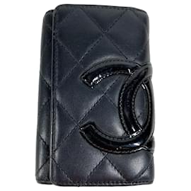 Llave de cuero con el logo CC de la línea Cambon de Chanel