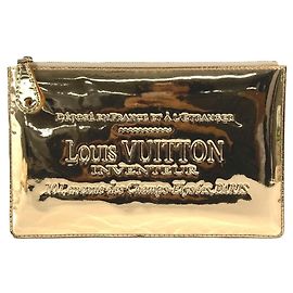 Pochette de cuero dorado Louis Vuitton