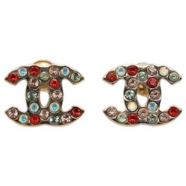 Orecchini Chanel CC in oro placcato con strass e chiusura a pallottola