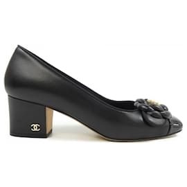 Chanel Pumps aus Lammfell und Lackleder