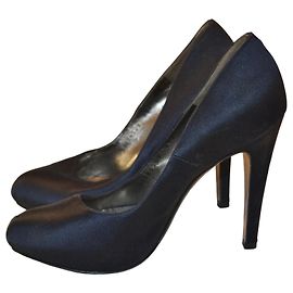 Salvatore Ferragamo Satin Pumps Schwarz