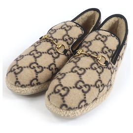 Mocassini Mouton Horsebit con logo GG di Gucci