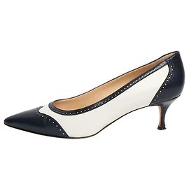 Manolo Blahnik Décolleté in pelle blu navy con tacco kitten - taglia EU 41,5