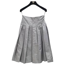 Falda de seda gris Chanel hasta la rodilla Talla 38 de segunda mano