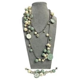 Set di gioielli pastello Chanel composto da collana e bracciale