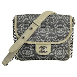Borsa a doppio flap Camelia Chanel in tela stampata trapuntata piccola grigia usata
