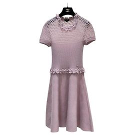 Chanel 17A Strickkleid mit rosa Blumenbordüre Größe 34 Gebraucht