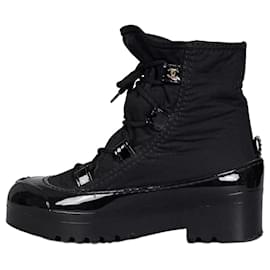 Botas de tela y goma negras con cordones Chanel talla 38 de segunda mano