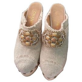 Zoccoli a piattaforma Chanel Edizione Limitata Hardware Gioiello Taglia 39,5 Usato