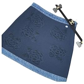 FALDA MINI DE DENIM CAMELIA CHANEL TALLA 38 DE SEGUNDA MANO