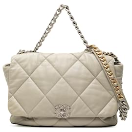 Chanel Maxi 19 in pelle di agnello grigia